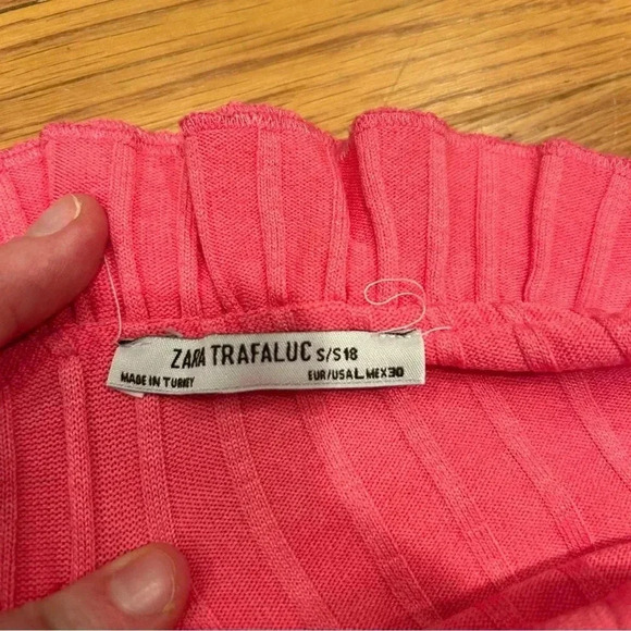 Zara Traufaluc Women’s Barbie Pink Ruffle Ribbed Off The Shoulder Top Size Large - Picture 4 of 6